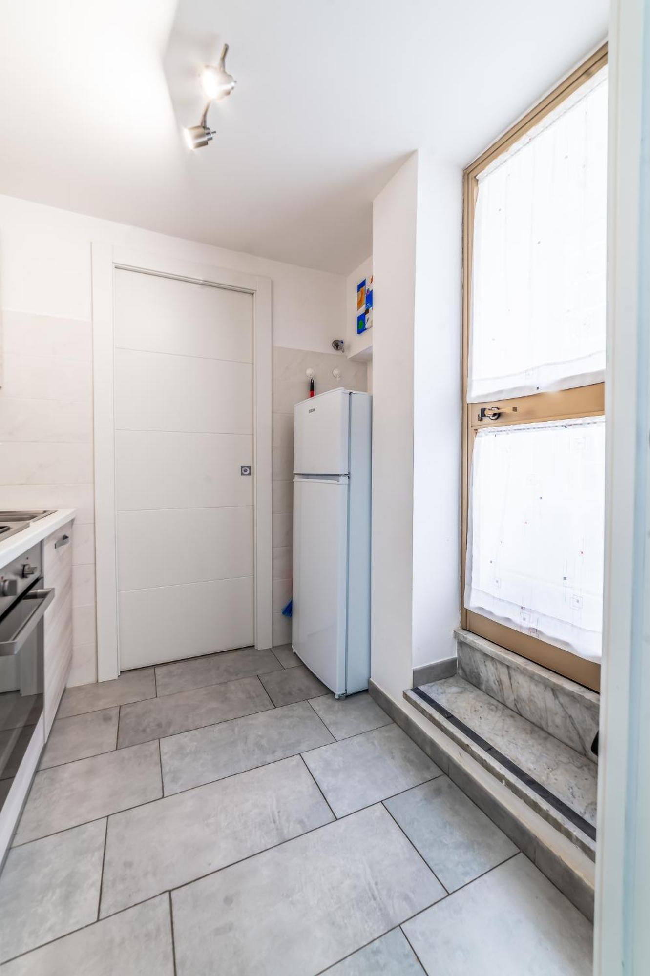 Apartment Stylish And Close To Metro Rom